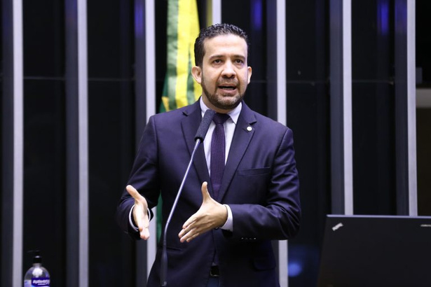 André Janones em pronunciamento